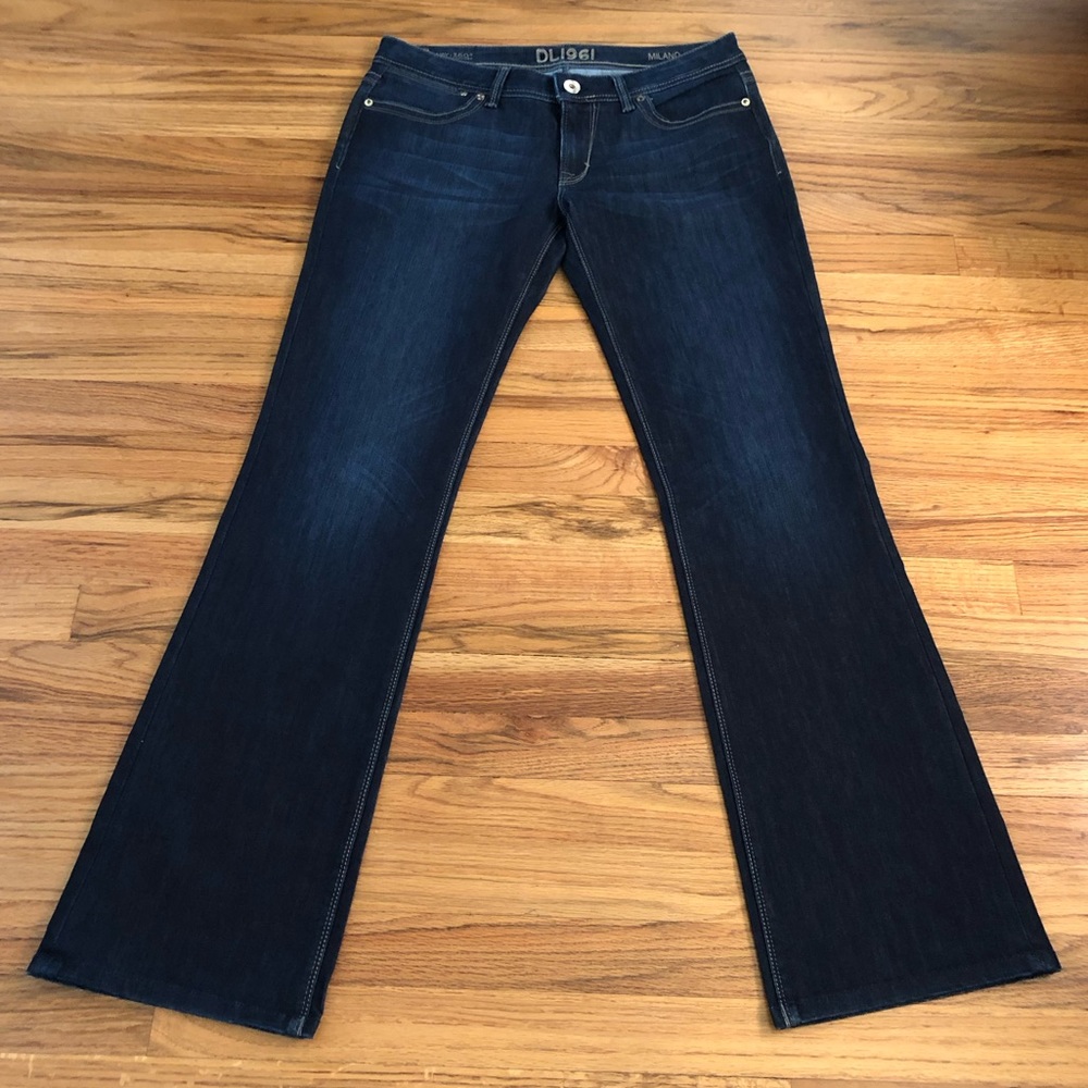 Never worn DL1961 Milano boot cut jeans in Solo dark blue wash size 32